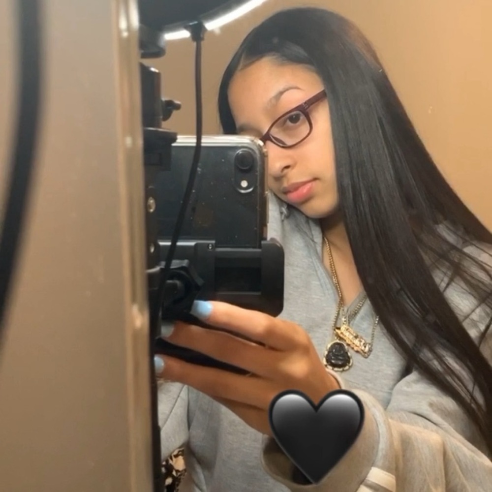 Meet your Posher, Adrianna